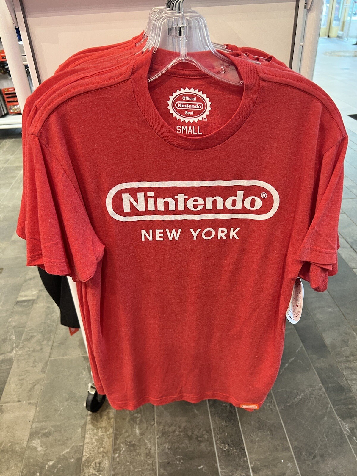 Nintendo World Official Authentic – New York NY – T-Shirt Tee Shirt – Logo RED