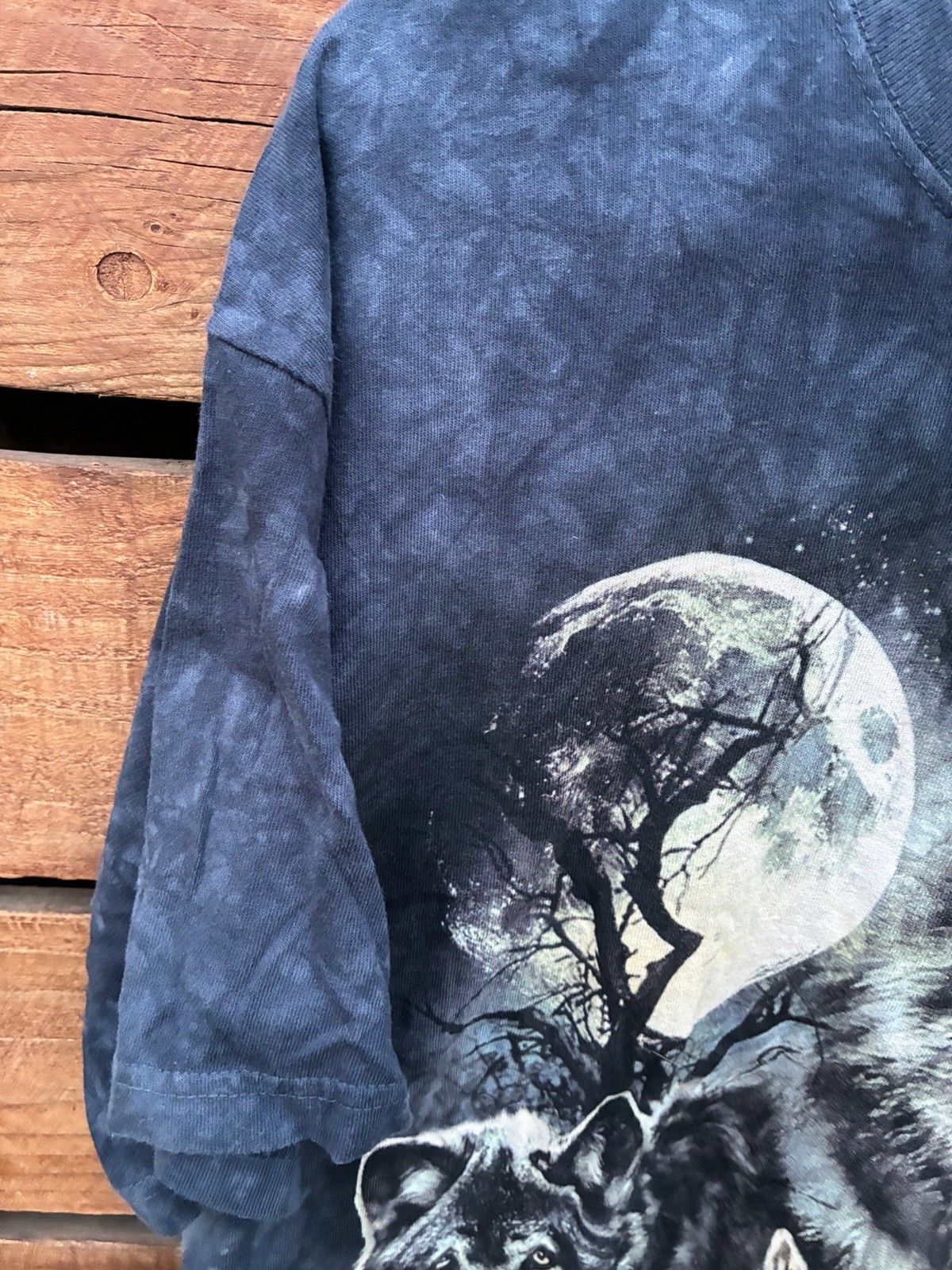 The Mountain Mens L Blue Tie-Dye Wolf Moon Graphic Crew Neck T-Shirt 2011