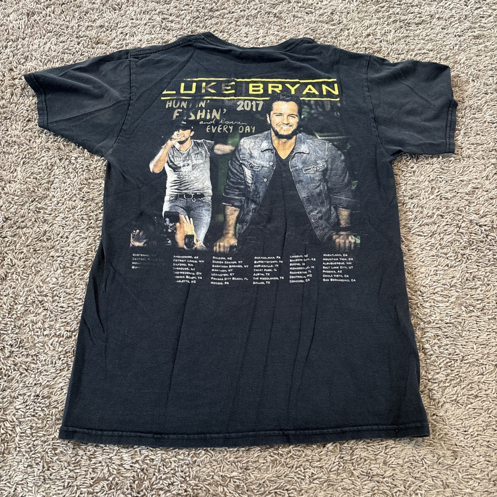 Luke Bryan 2017 Tour Tee Shirt Mens Small Black Huntin Fishin And Lovin Everyday