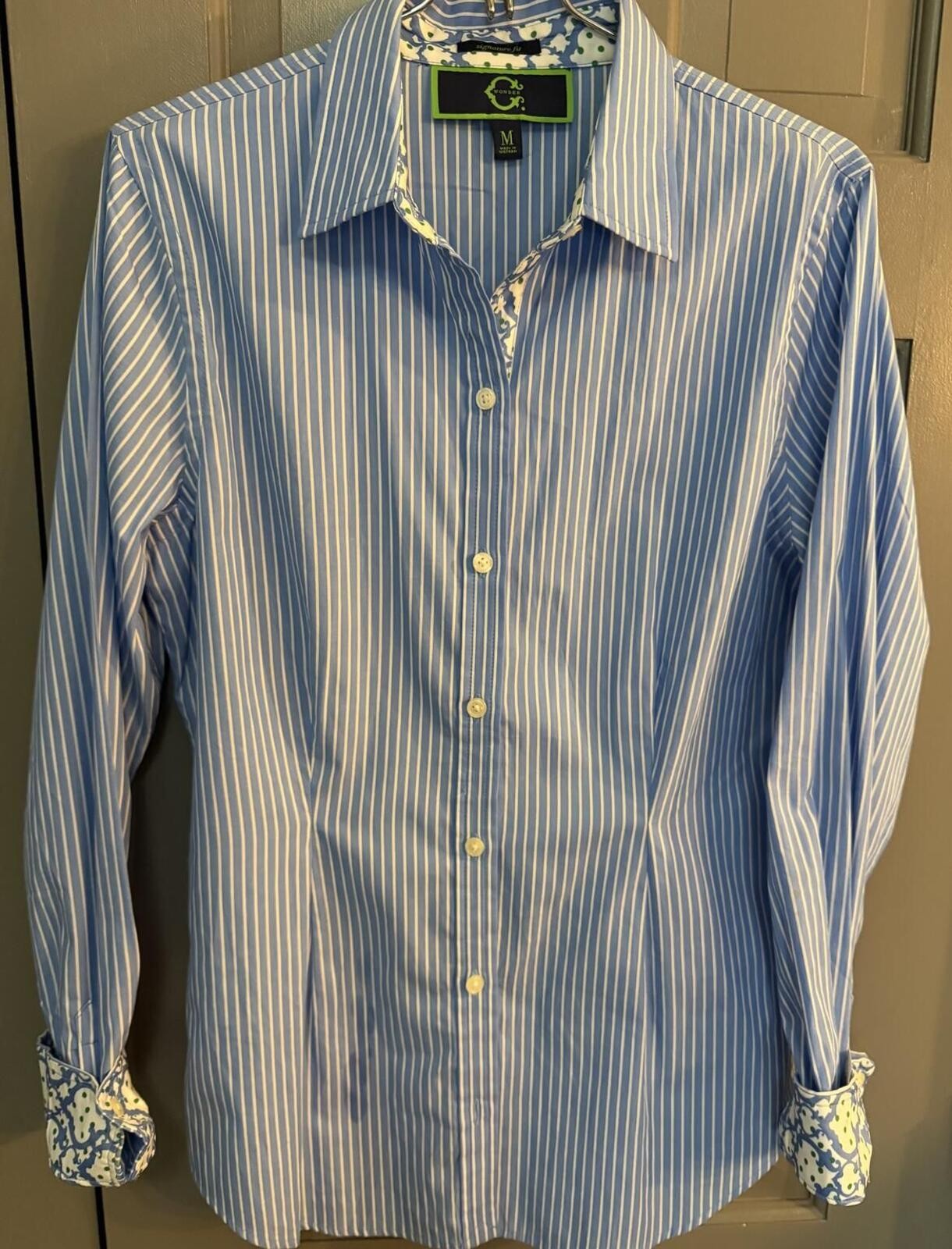 C Wonder Signature Fit Blue White Stripe Button-Down Contrast Floral Size M