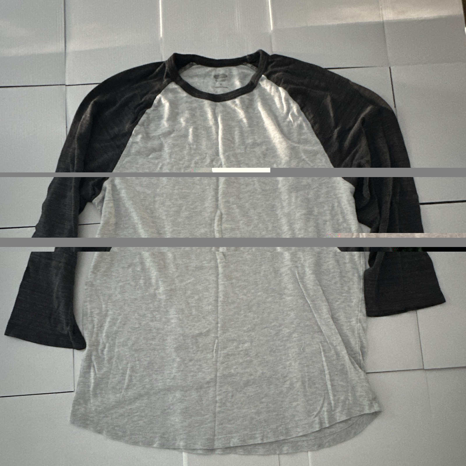 Old Navy Men’s M Grey and Black Baseball Style Shirt Long Sleeve Crew Neck