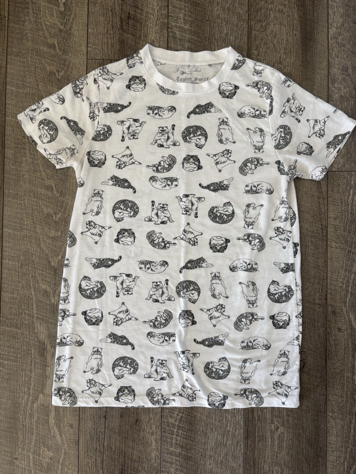 Taylor Swift White Cat Graphic Print Crew Neck Short Sleeve T-Shirt Size M