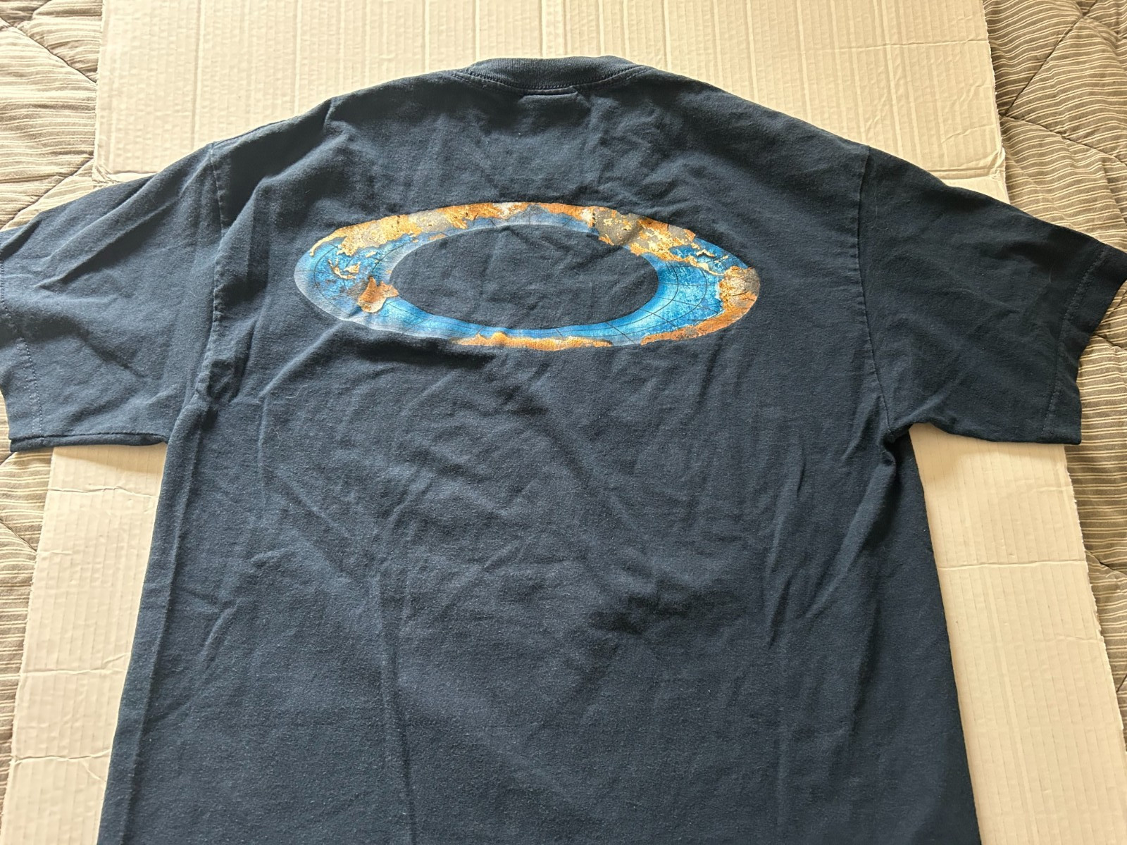OAKLEY VINTAGE WORLDWIDE SIZE L DARK BLU SHORT SLEEVE T-SHIRT.SEE DESCRIPTION