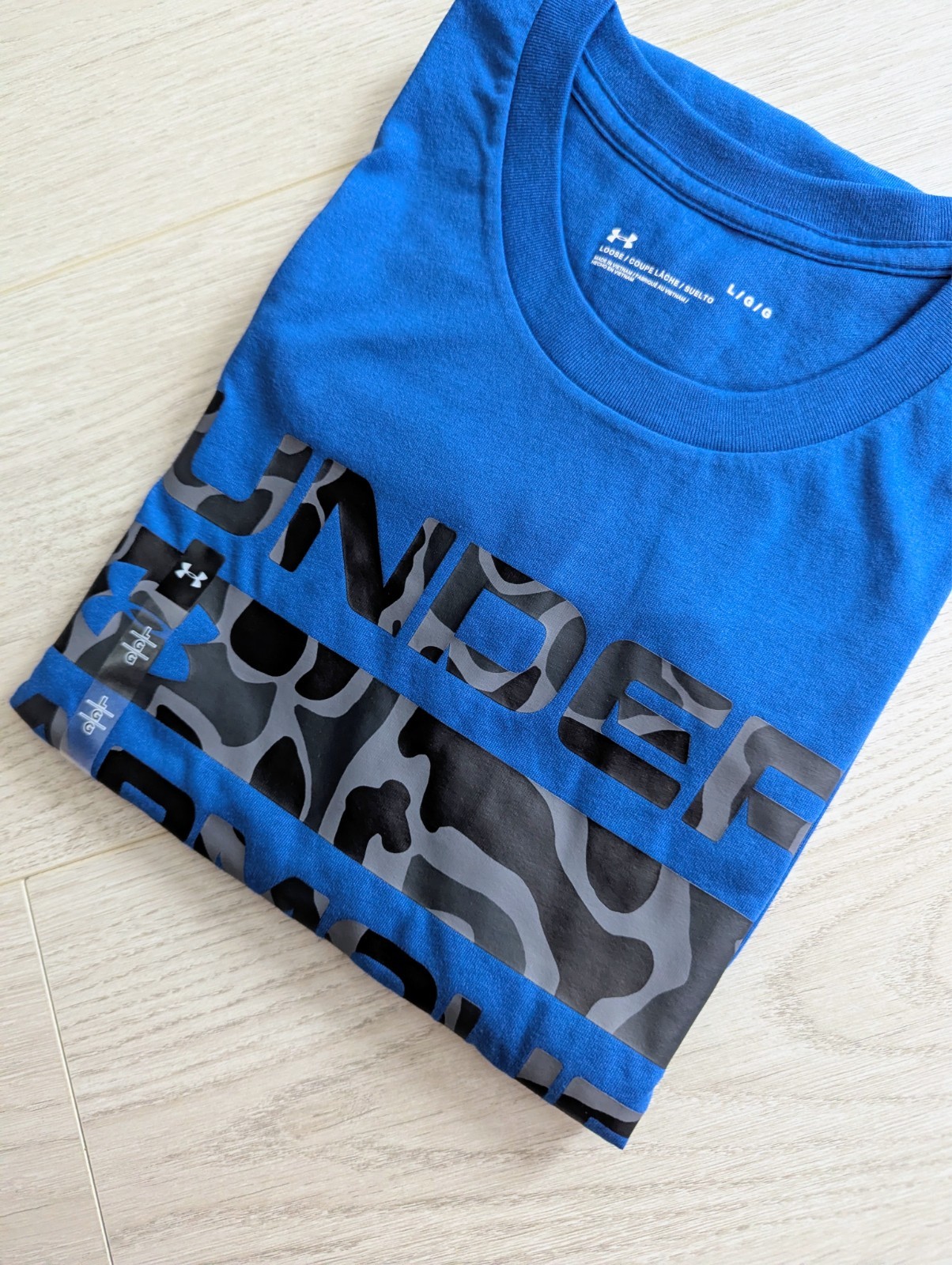 Under Armour Short Sleeve T-Shirt – Blue and Cam – Large