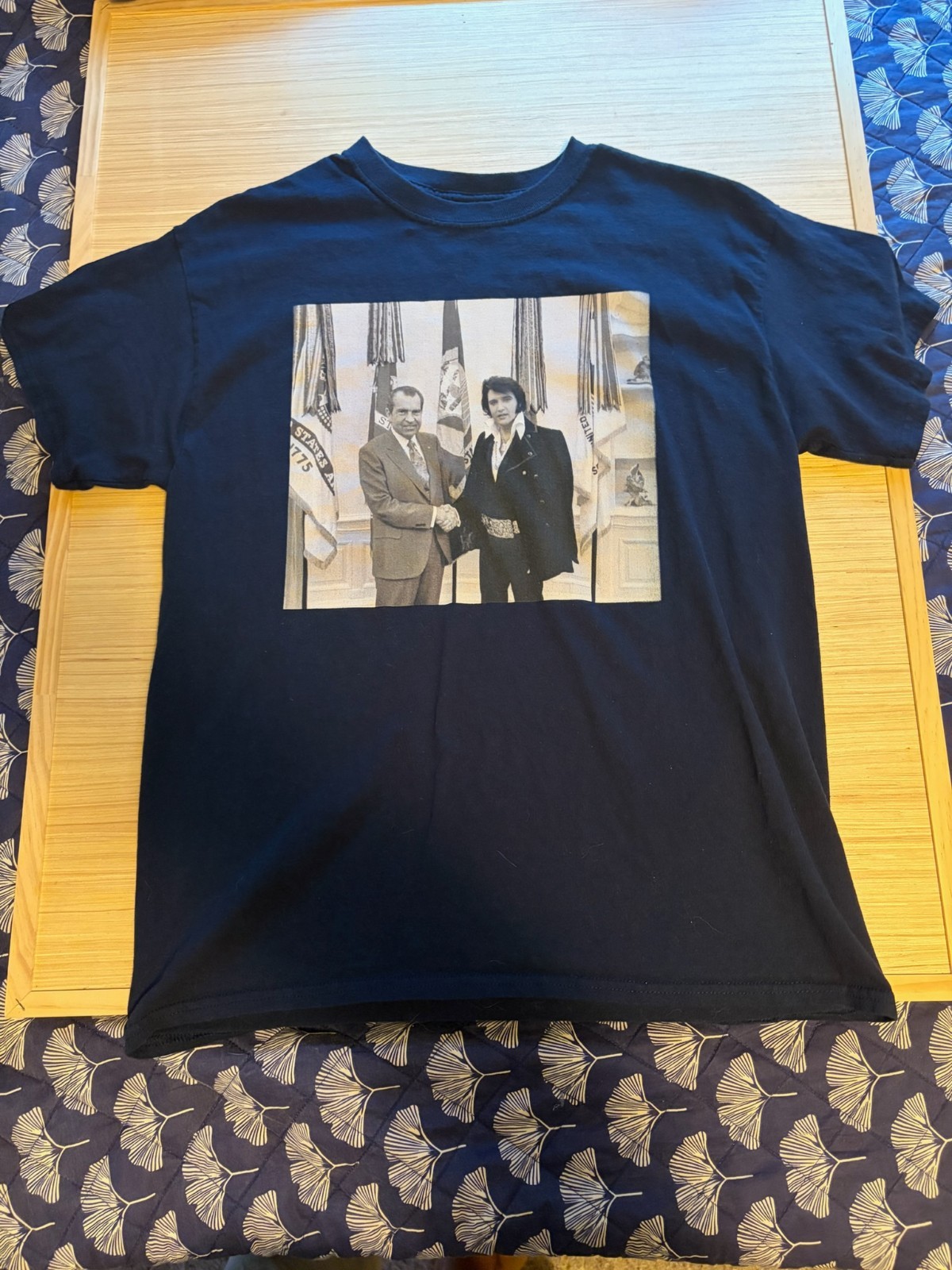Gildan Navy Historic Handshake Photo Graphic T-Shirt Size L Elvis Presley Nixon