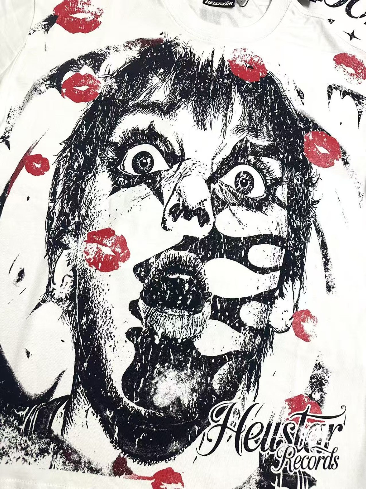 Hell Studios star Character print with red lips Tee Mens Short sleeved T-shirt