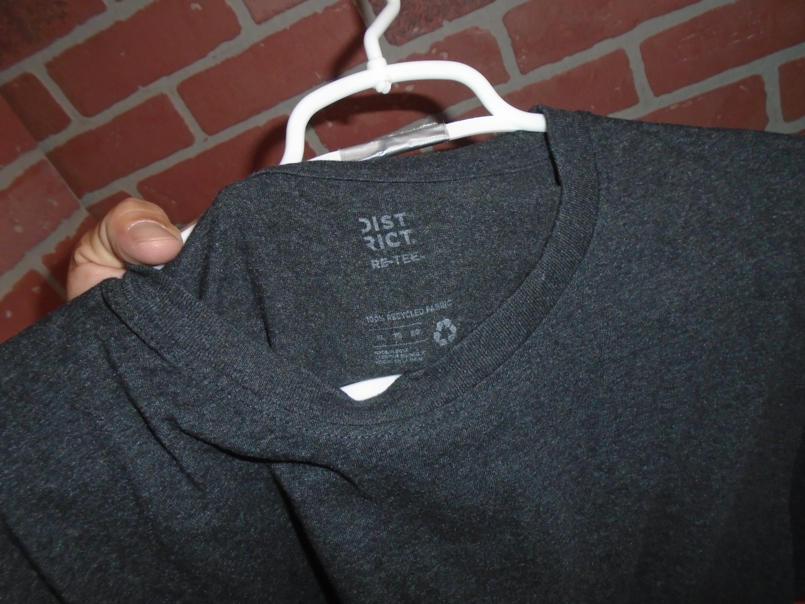 DISTRICT THREADS MENS EYE/MOON DESIGN LOGO TSHIRT SIZE XLARGE