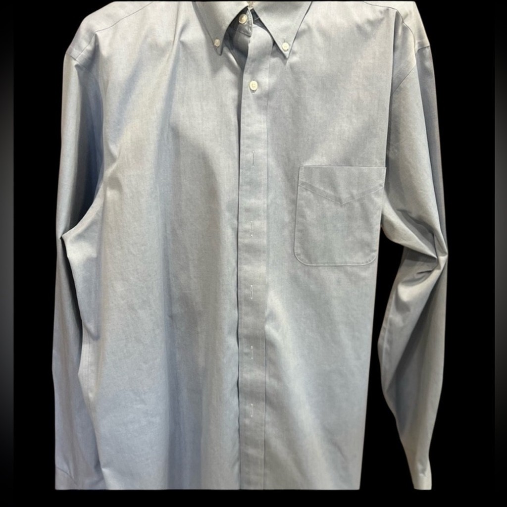 Mens Eagle brand no iron blue dress shirt.