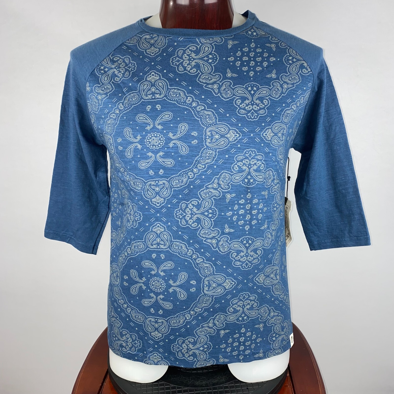 Free Planet T-Shirt Mens Size L Blue Gray Paisley Raglan 3/4 Sleeve Hipster Geek