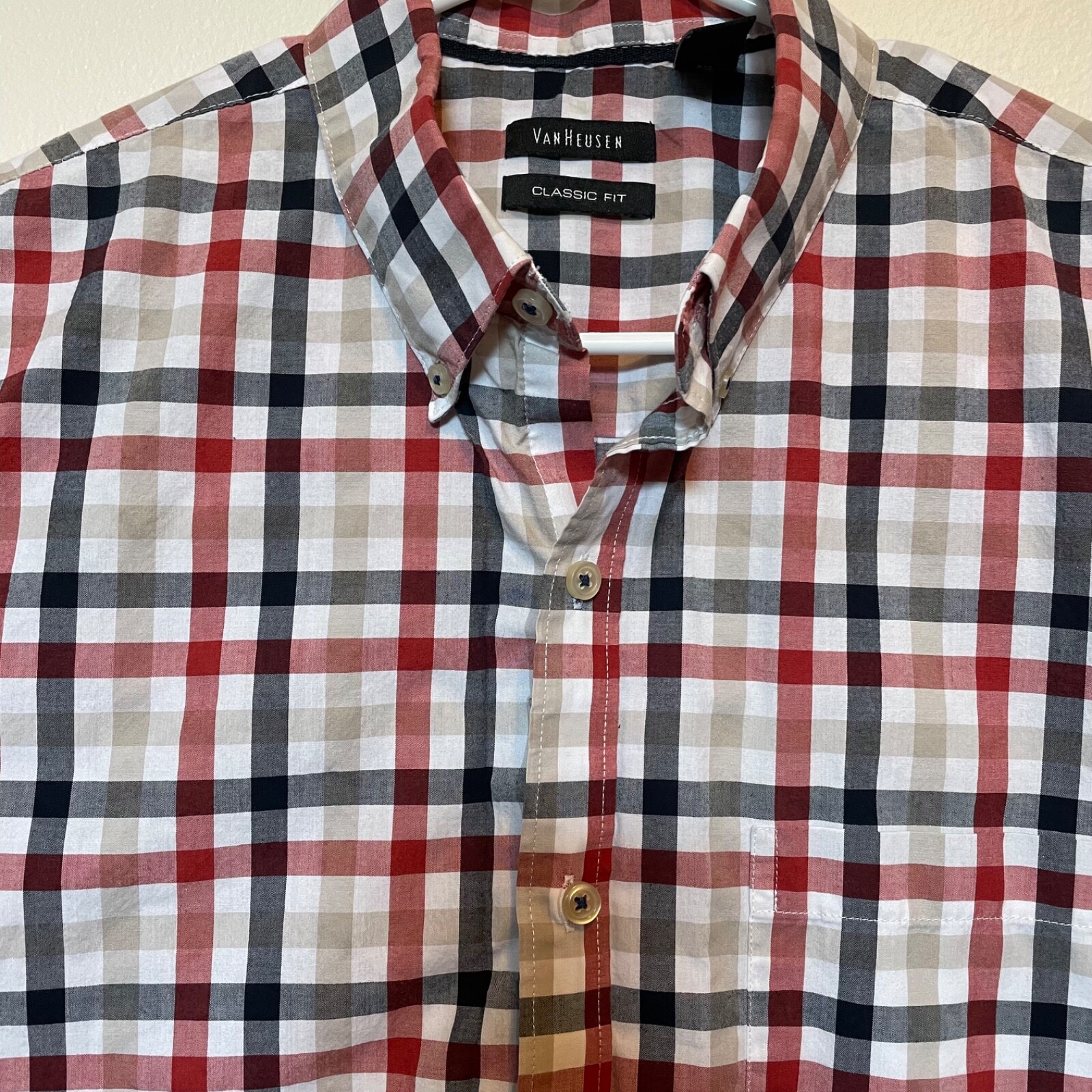 Van Heusen Mens Button Up Size L Red Plaid Short Sleeve Collared Classic Preppy