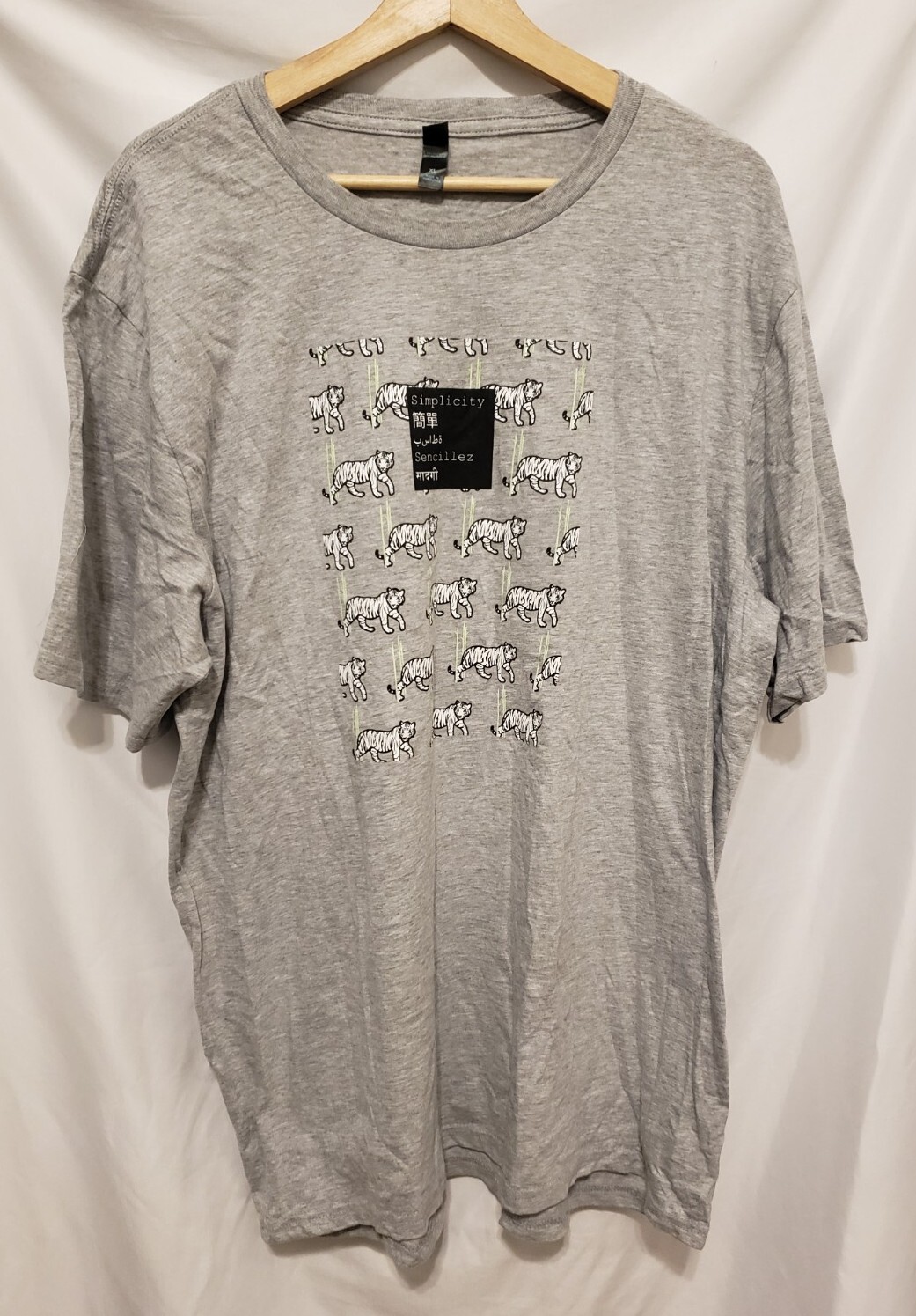 District Made T-Shirt Men XL Gray Tiger Animal Print Crewneck