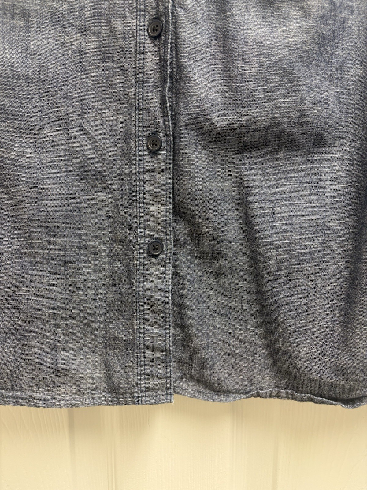 Old Navy Men’s Blue Chambray Button-Front Shirt M Regular 2 Pocket Long Sleeve
