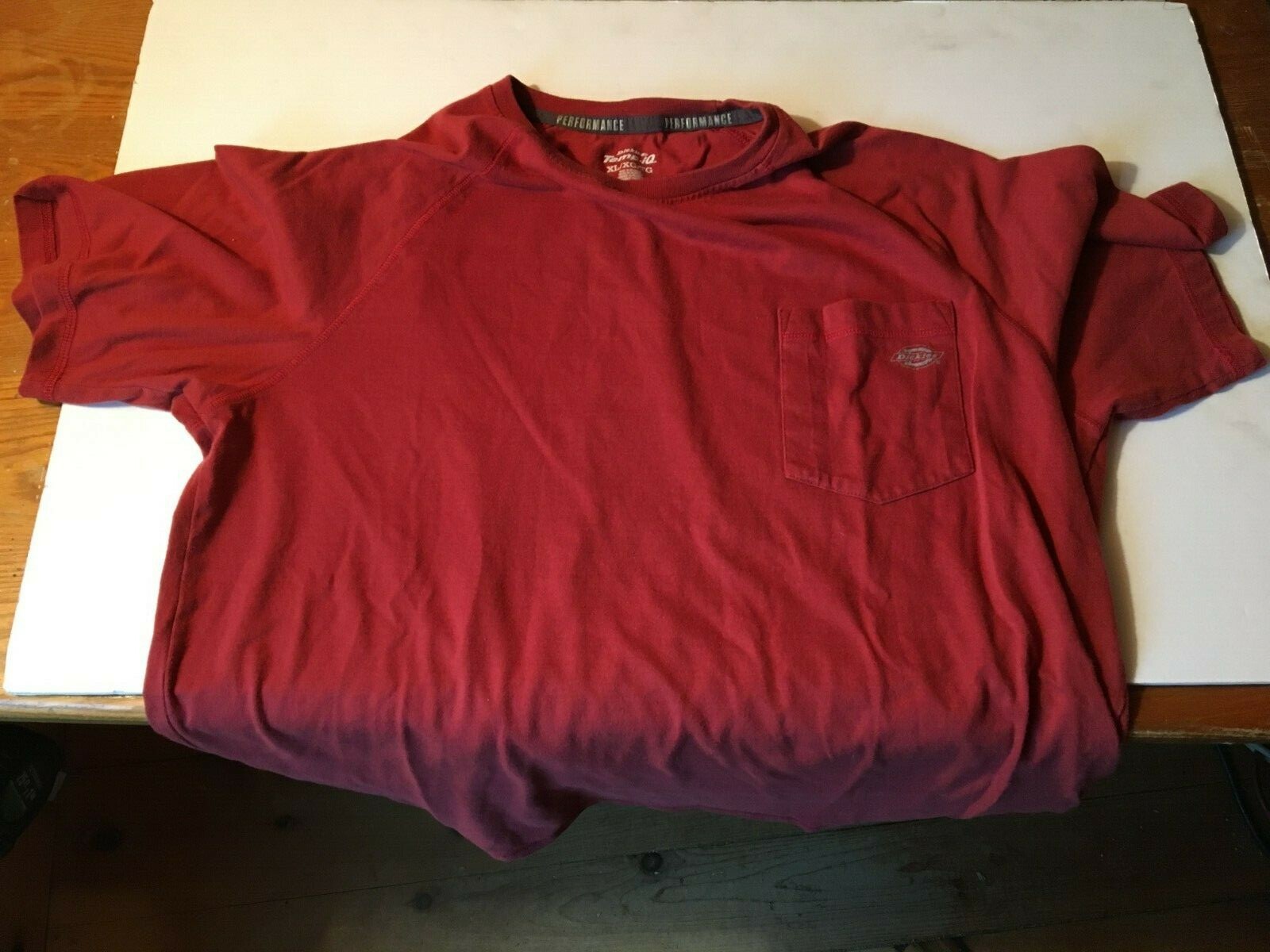 Mens Dickes T-Shirt size xl/xg/tg red temp iq performance with front pocket
