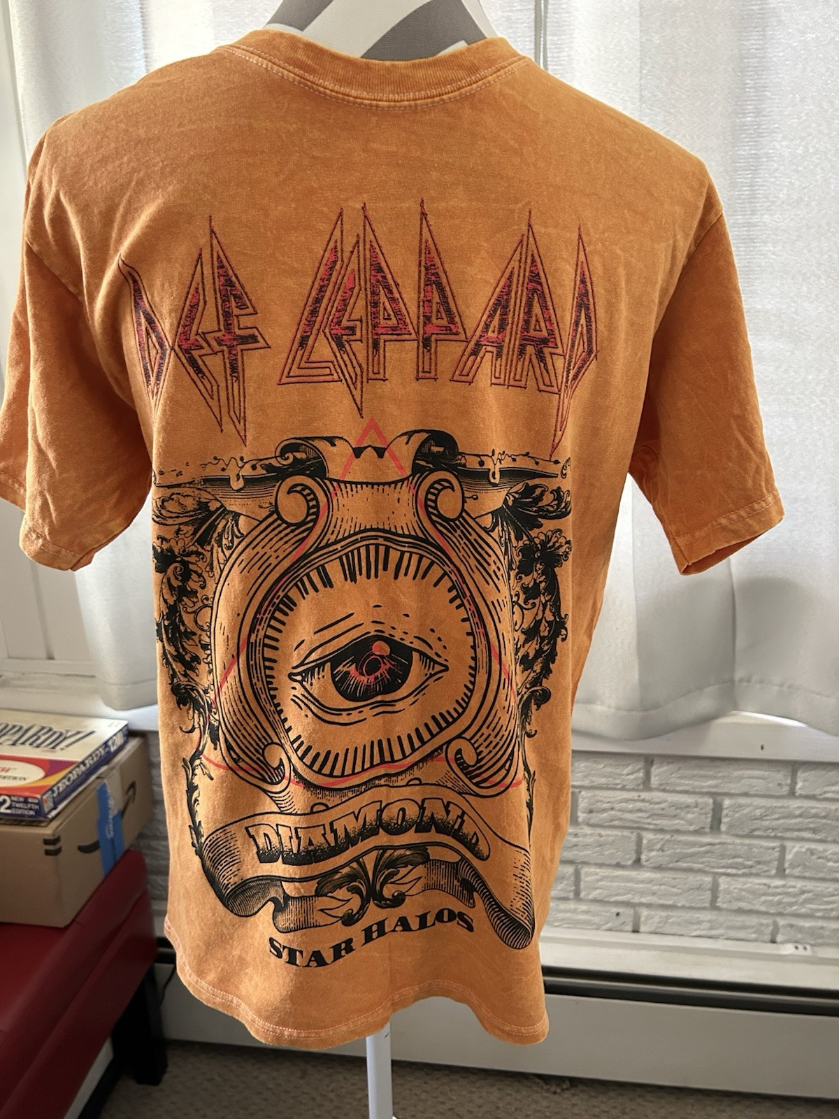 Def Leppard T Shirt “Diamond Star Halo” Artwork. Size Medium