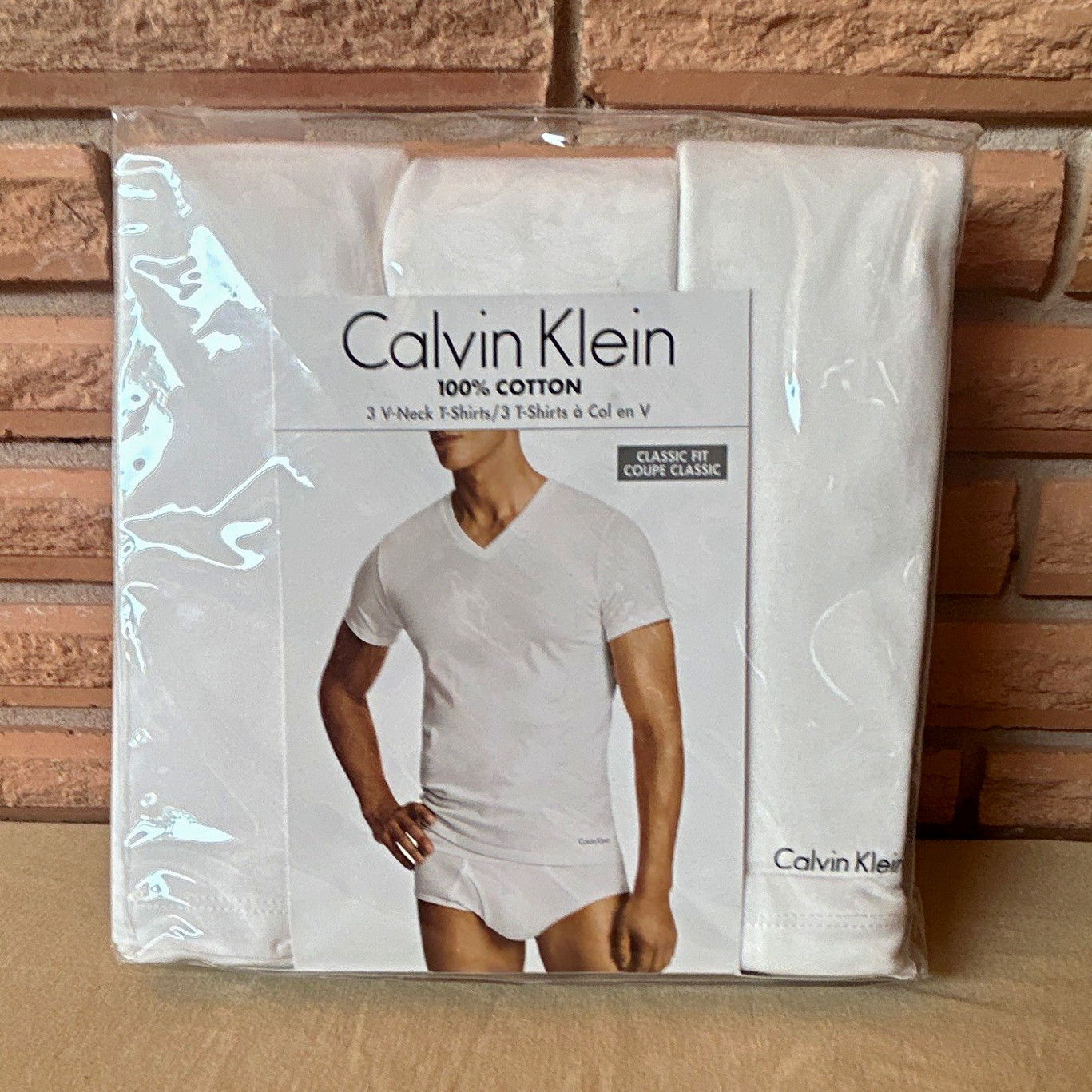 Calvin Klein Men’s XL White 3-Pack Cotton V-Neck Classic Fit T-Shirts