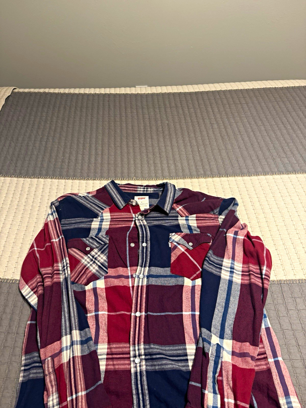 Levi’s Men’s XL Plaid Flannel Button-Up Shirt Long Sleeve Pockets Red Blue