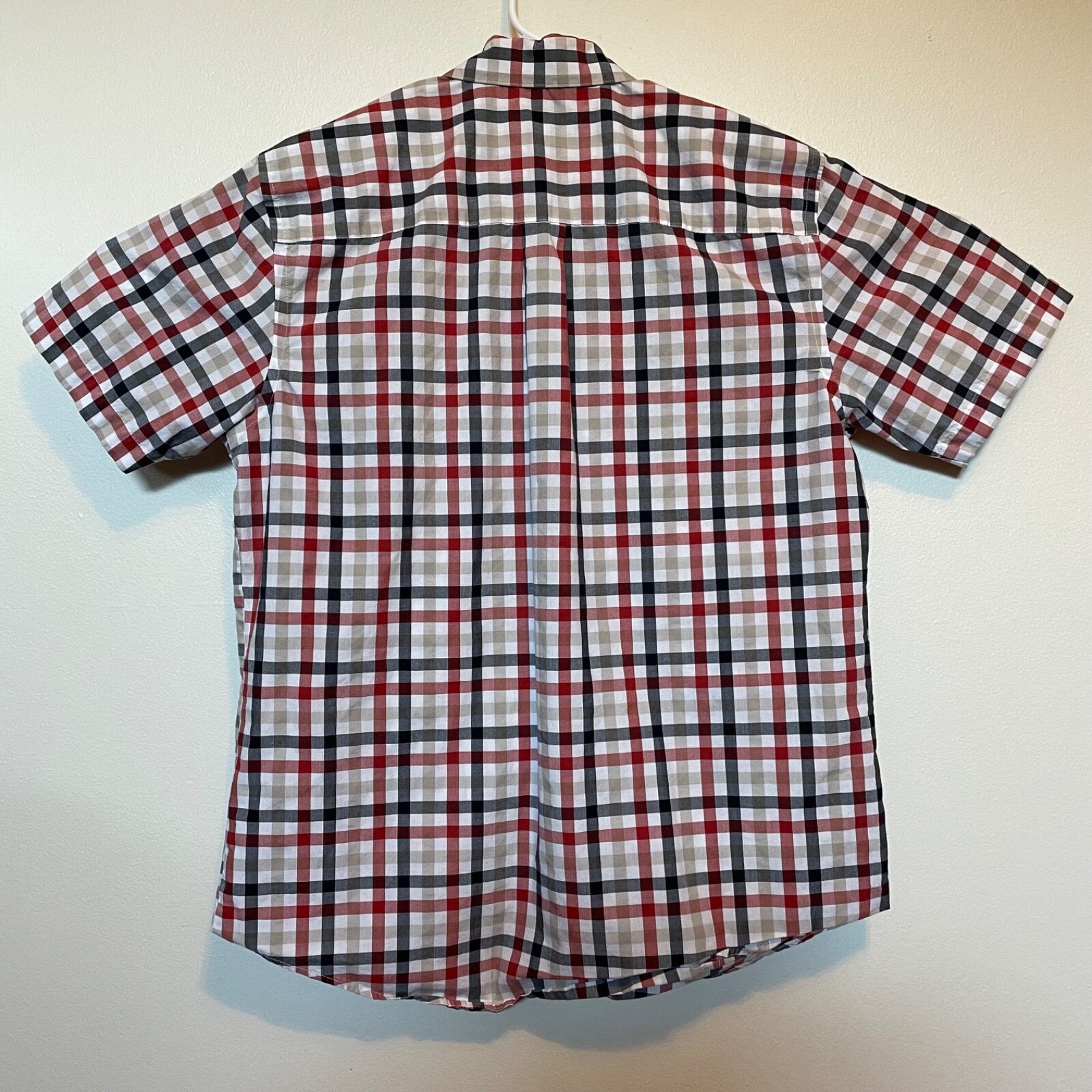 Van Heusen Mens Button Up Size L Red Plaid Short Sleeve Collared Classic Preppy
