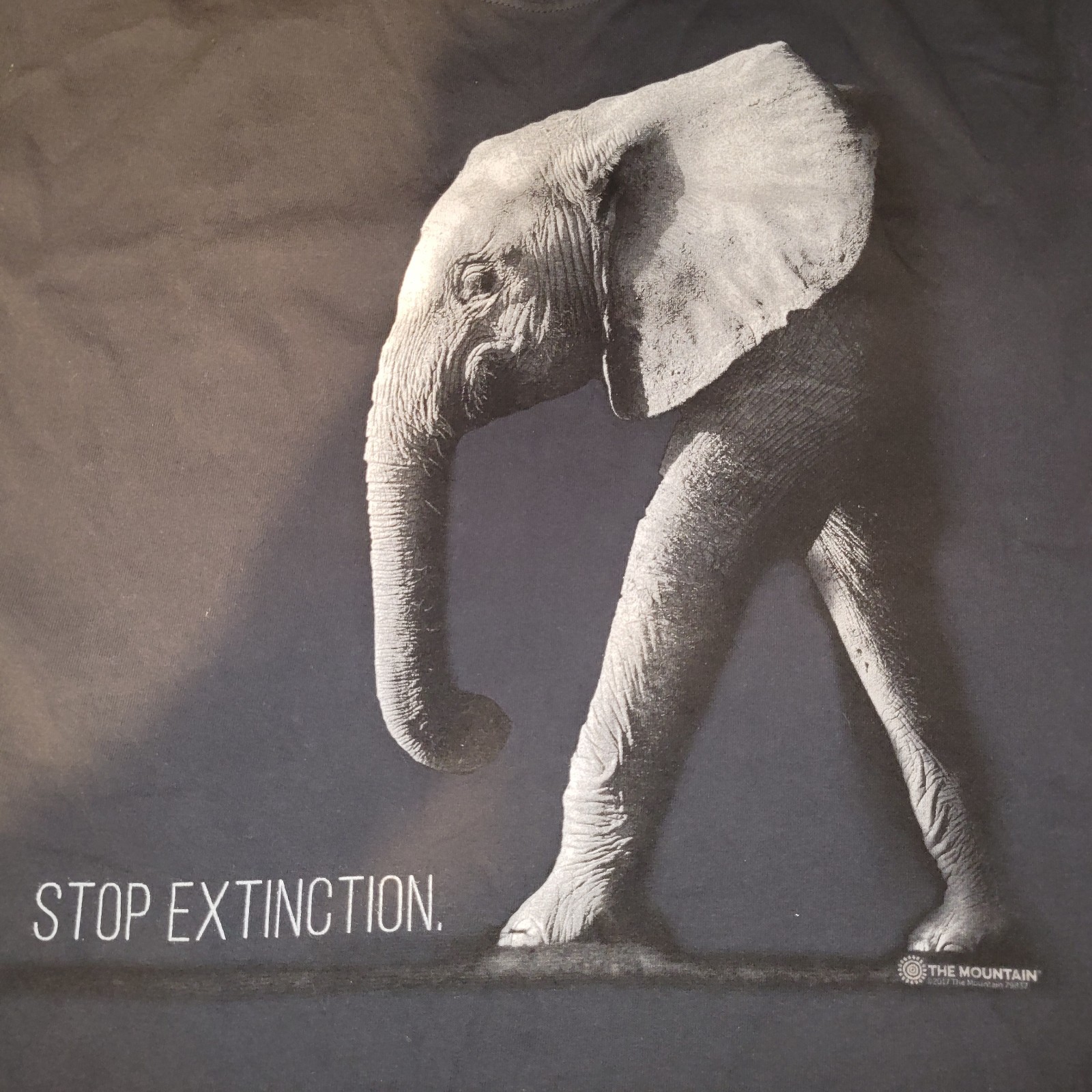 The Mountain Elephant Stop Extinction Short Sleeve T-Shirt Men’s Size Large 2017