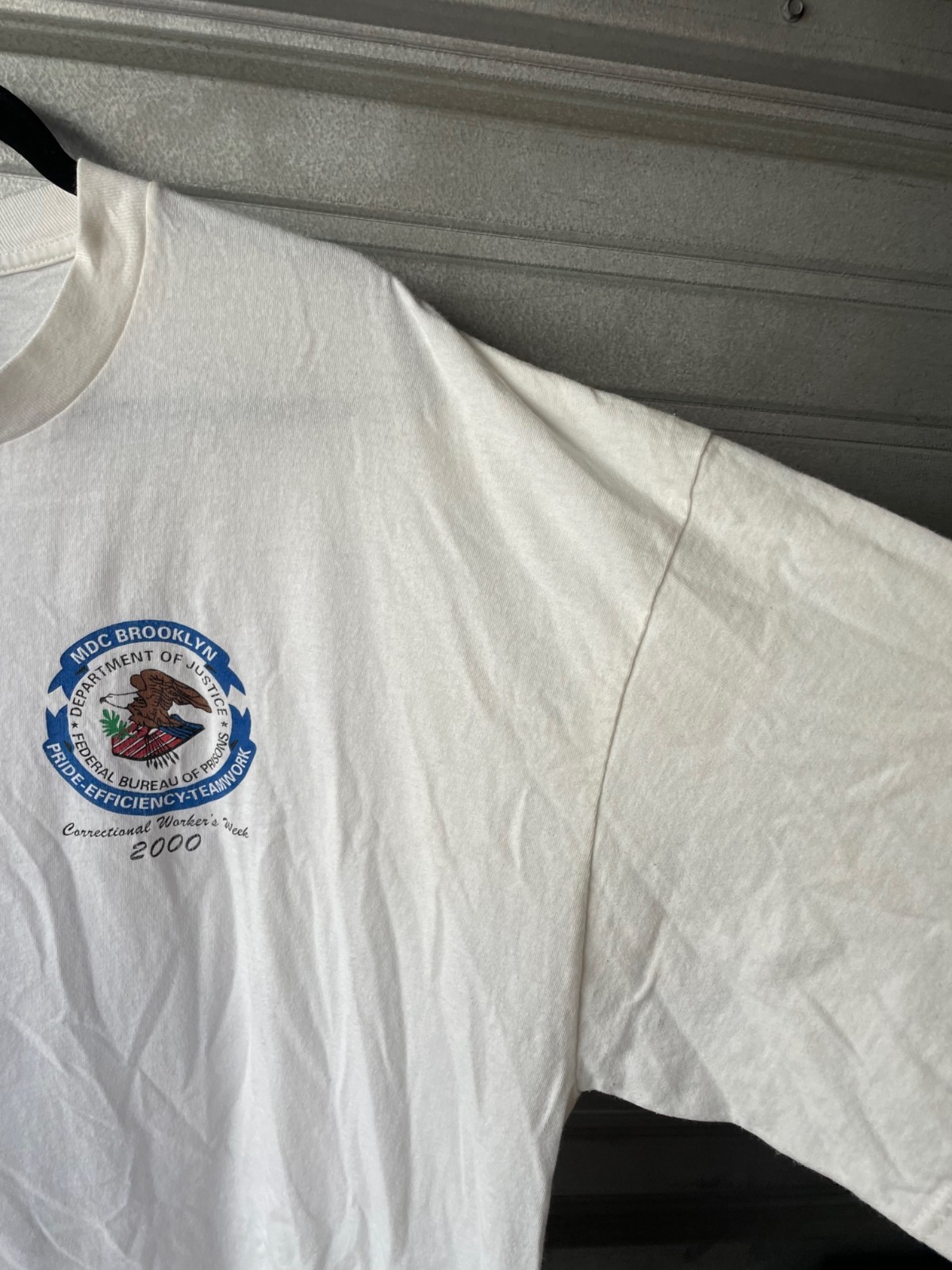 Vintage 2000 MDC Brooklyn DOJ Federal Prisons 8th Wonder White T-Shirt Men’s 2XL
