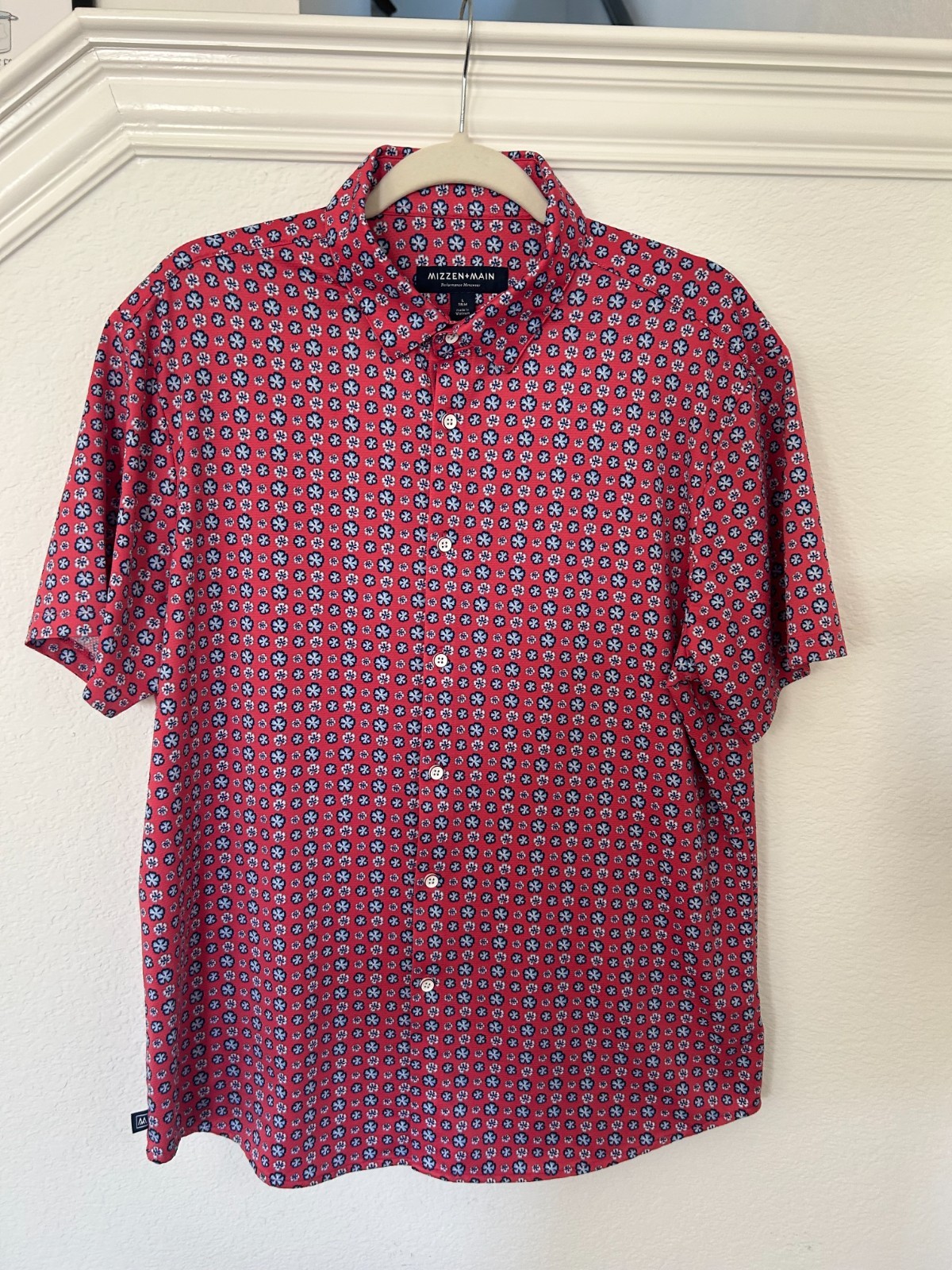 Mizzen+Main Men’s Large Trim Performance Button Front Shirt Coral Blue Print