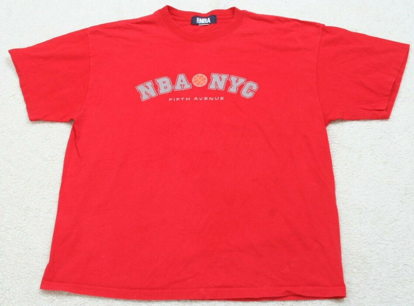 NBA NYC T-Shirt Red & Gray Cotton Men’s Mans Solid Graphic XL Fifth Avenue 1-431