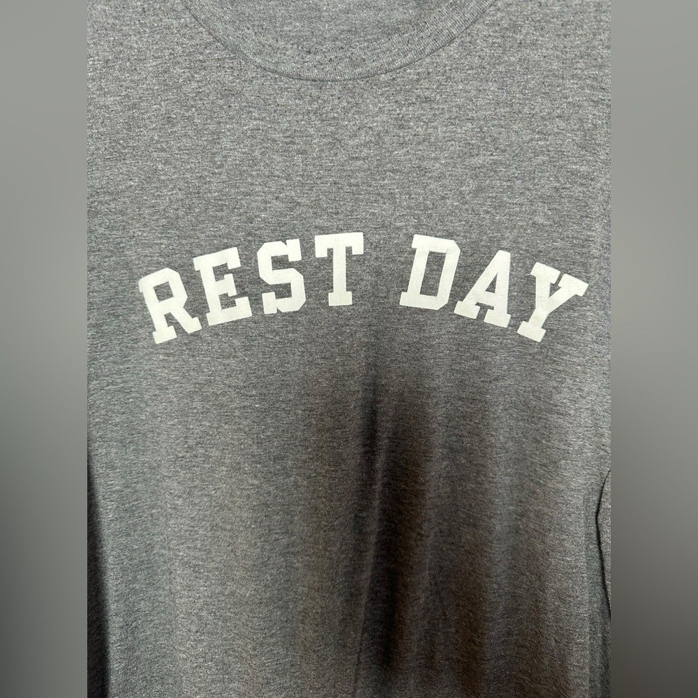 District Perfect Tri Long Sleeve “Rest Day” Graphic Tee Gray XL