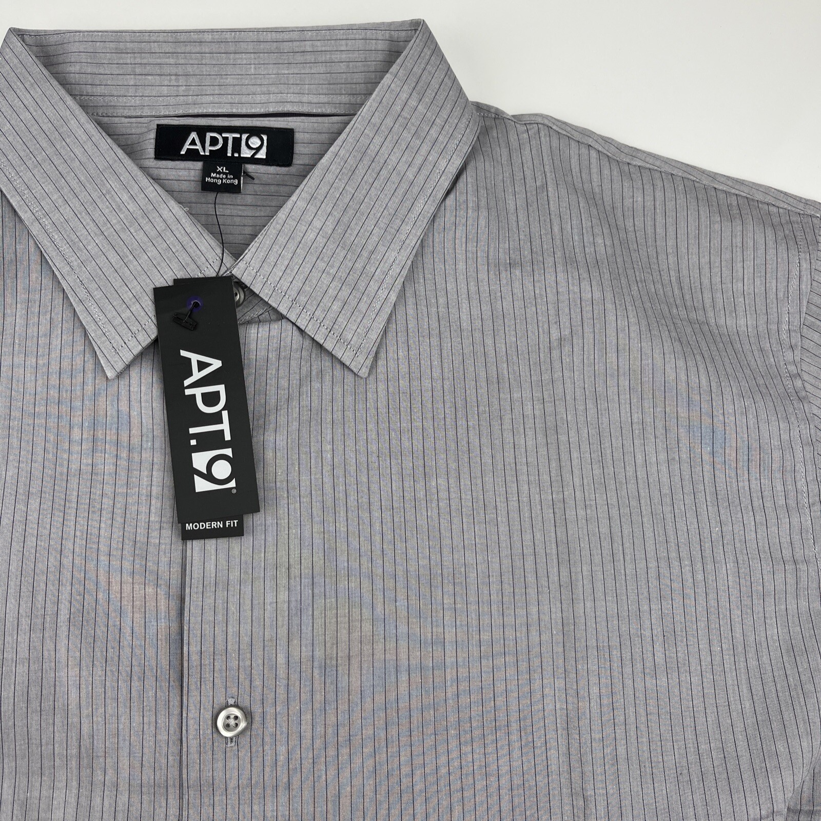 NWT Men’s Black/Grey Striped Modern Fit Dress Shirt Size XL Vertical 26″ X 32″