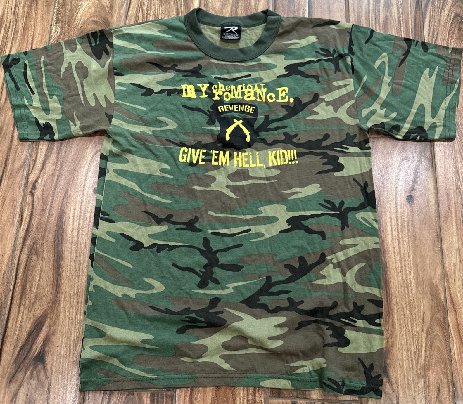 RARE Y2KVintage My Chemical Romance Large Green Camo Tee 2006 Give Em Hell, Kid!