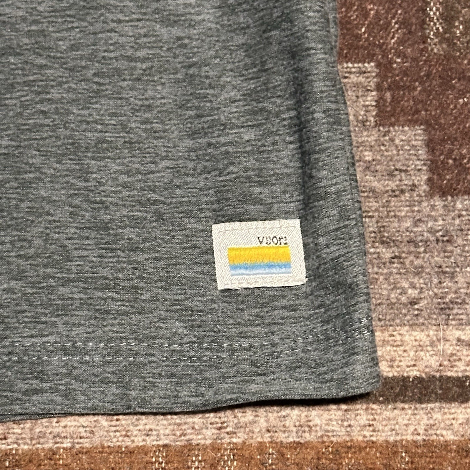 Vuori Strato Tech Polo Shirt Mens Medium Gray Perforamnce Athleisure Stretch A4