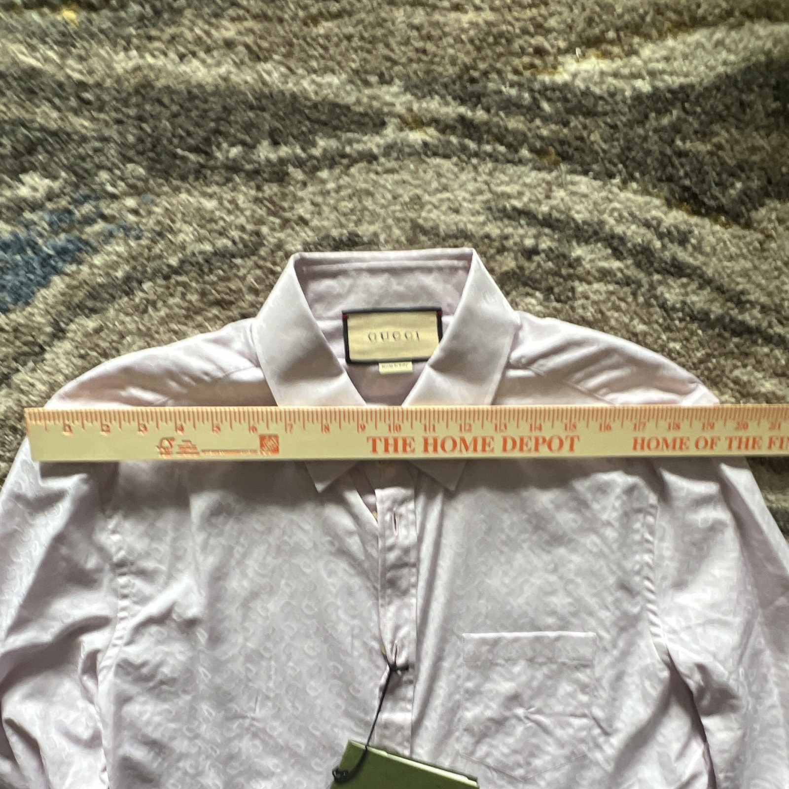 Gucci Men’s size 17, tailored, horsebit all over jacquard pink shirt.