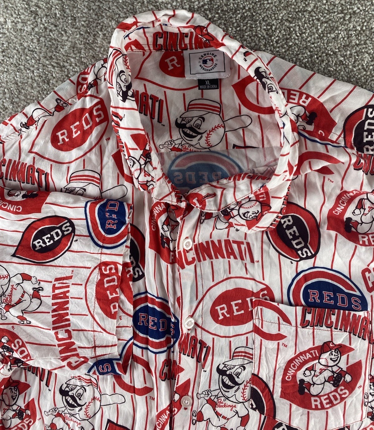 MLB All Cincinnati Reds Colorful Logo & Red Stock Mascot Print Mens XL Shirt