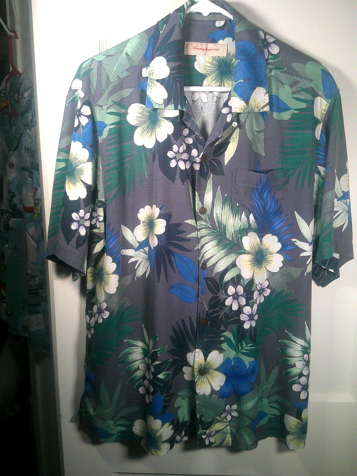 Tommy Bahama Silk Shirt Men’s Medium Hawaiian Palm Tropical – Machine Washable