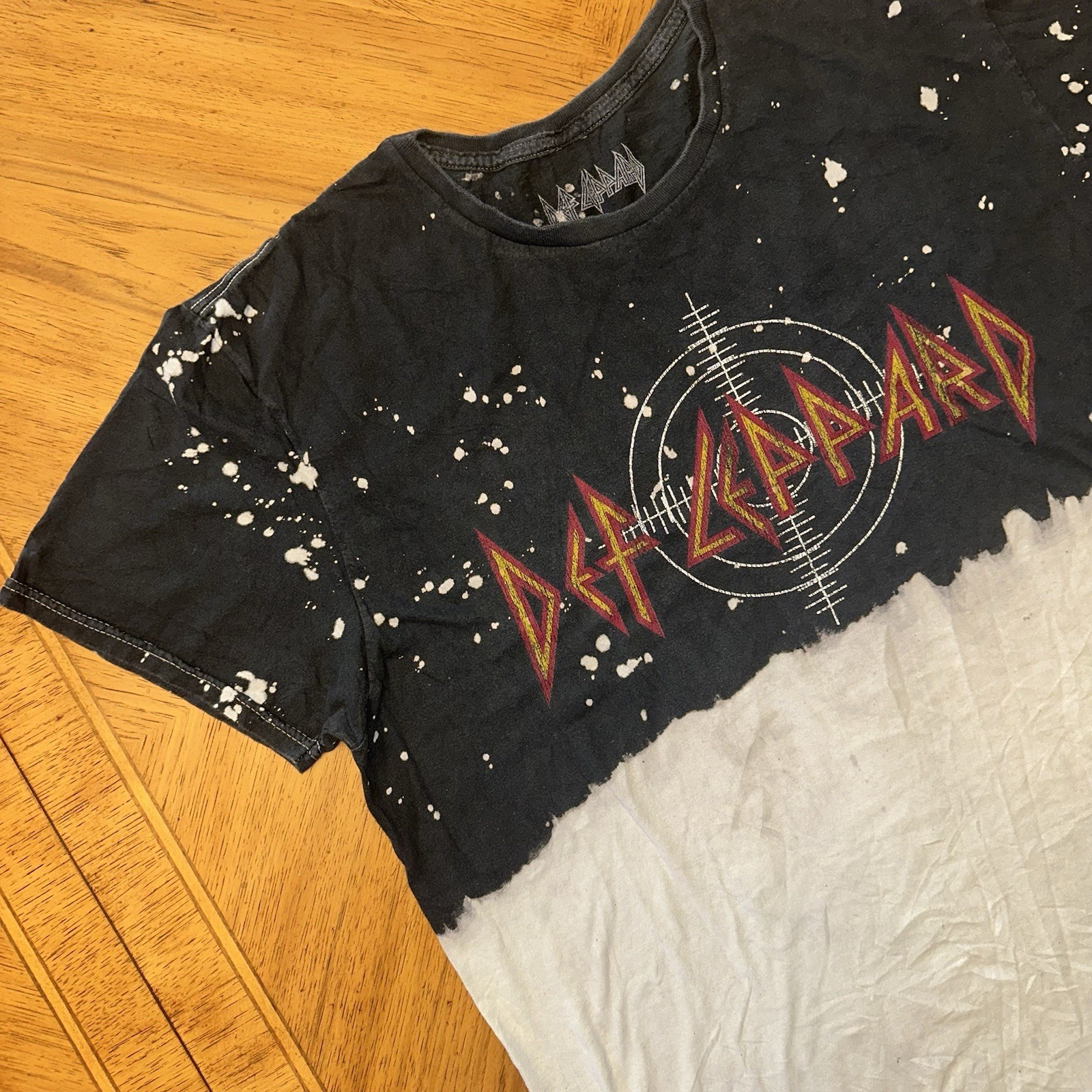 Def Leppard Tshirt Size Large Black White 2-Tone Colorblock Band Tee Rock