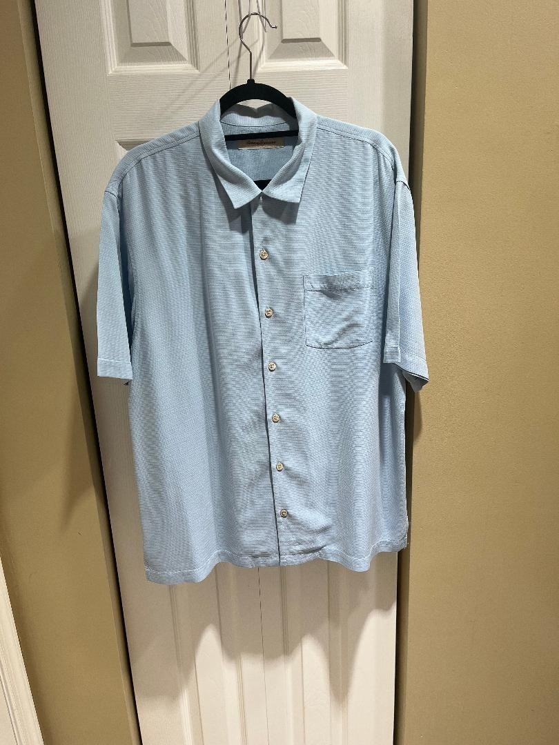 TOMMY BAHAMA MENS LIGHT BLUE TEXTURED FABRIC SHIRT, COCONUT BUTTONS SIZE LARGE