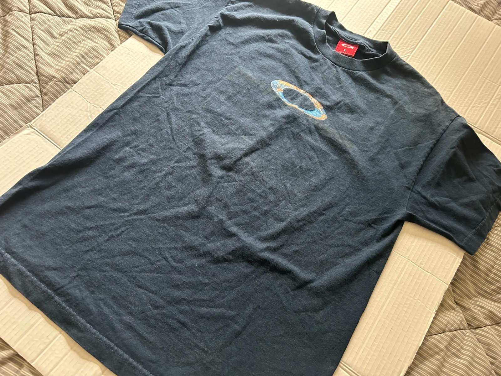 OAKLEY VINTAGE WORLDWIDE SIZE L DARK BLU SHORT SLEEVE T-SHIRT.SEE DESCRIPTION