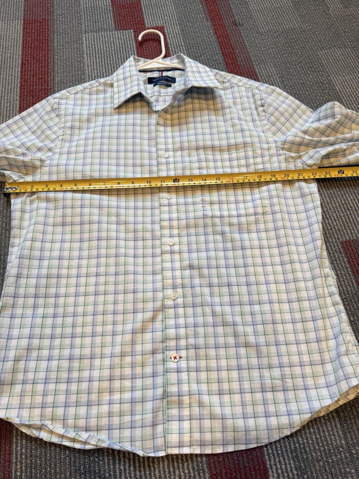 Tommy Hilfiger All-Season Stretch Men’s Dress Shirt Regular Fit Plaid Size M