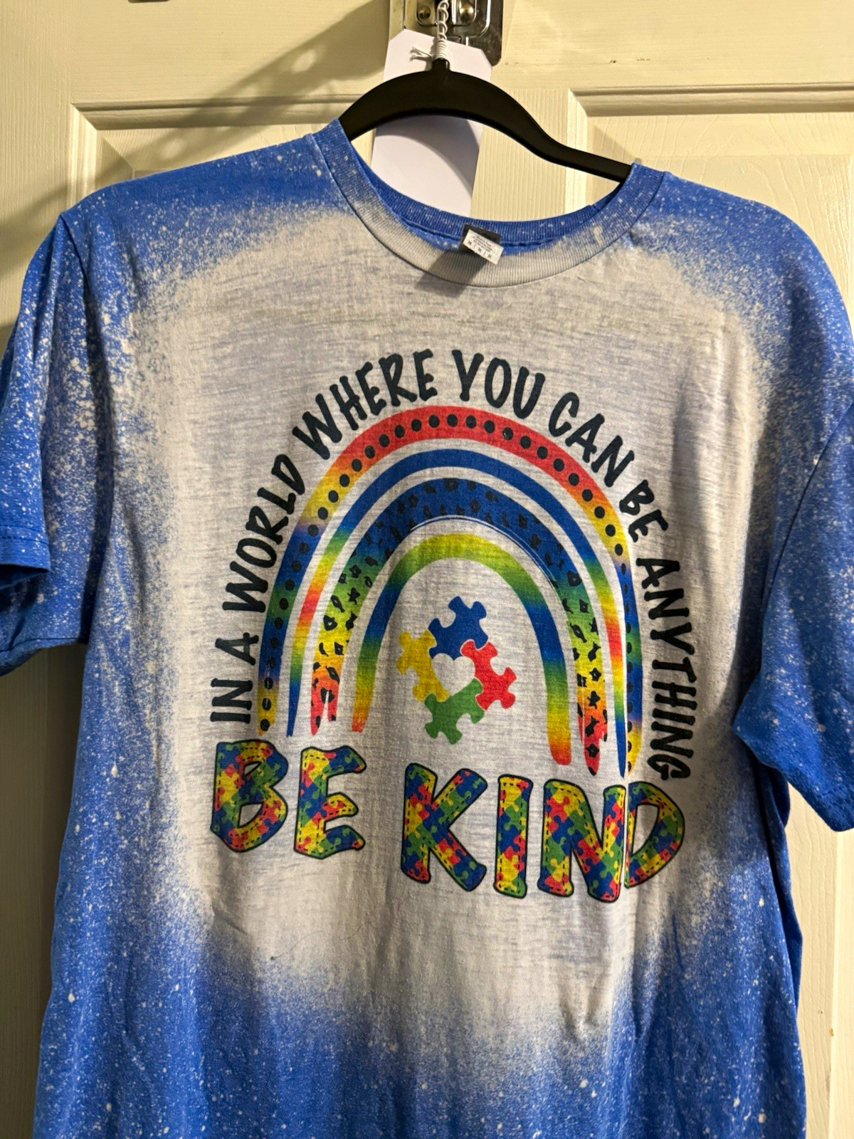 Gildan Softstyle Men’s M Blue/White Bleach Autism Awareness Be Kind T-Shirt