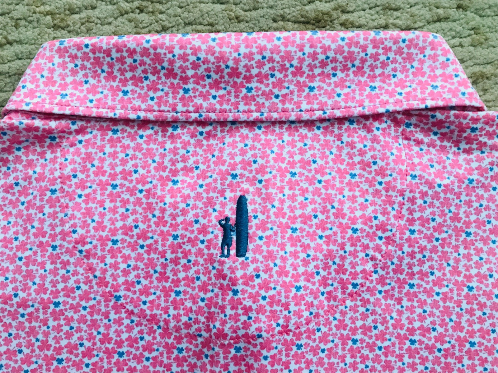 Johnnie-O Featherweight Golf Polo Shirt Mens Size 2XL Four Leaf Clovers Pink NWT