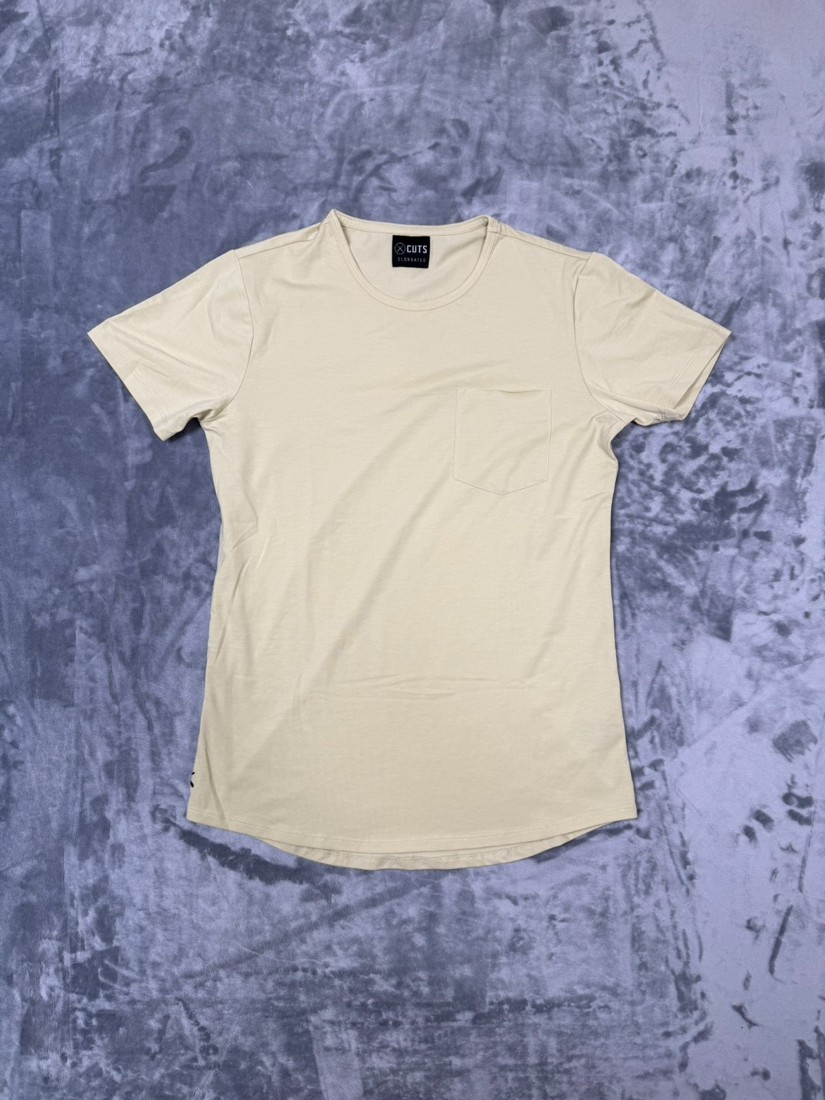 CUTS Clothing Men’s Elongated Crew Neck T-Shirt With Pocket NWOT