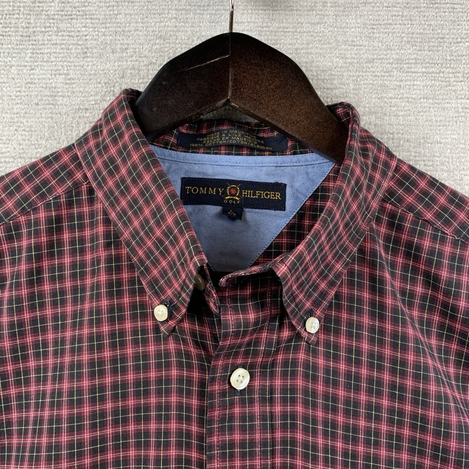 TOMMY HILFIGER GOLF Button Shirt Mens Size Large Black Red Plaid Classic Outdoor