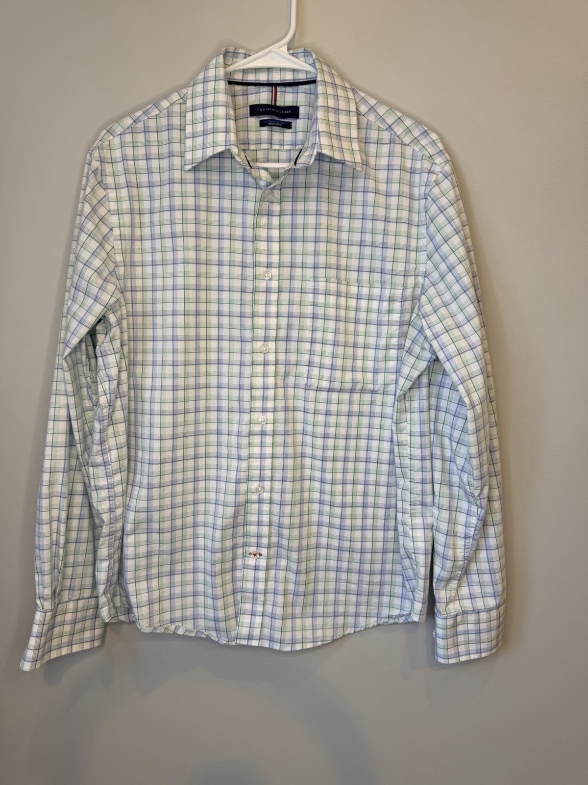 Tommy Hilfiger All-Season Stretch Men’s Dress Shirt Regular Fit Plaid Size M