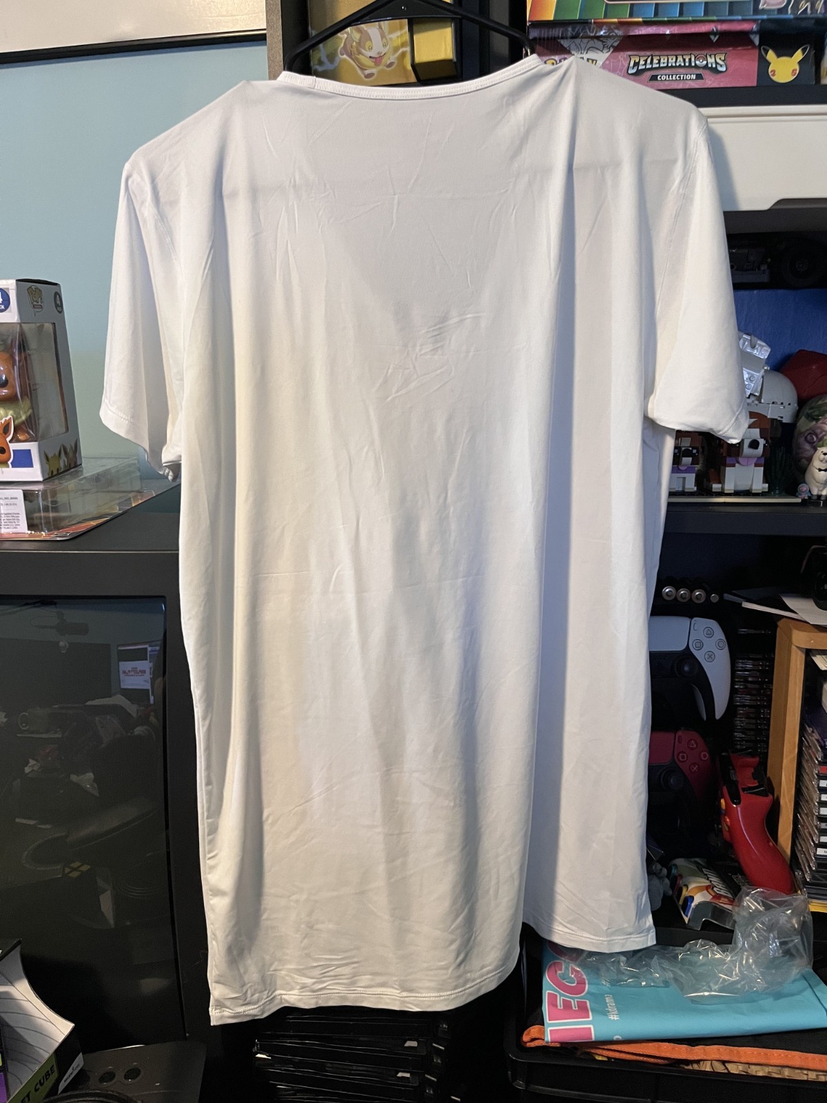 Uniqlo Men’s AIRism Short Sleeve V-Neck T-Shirt – White – Size Large