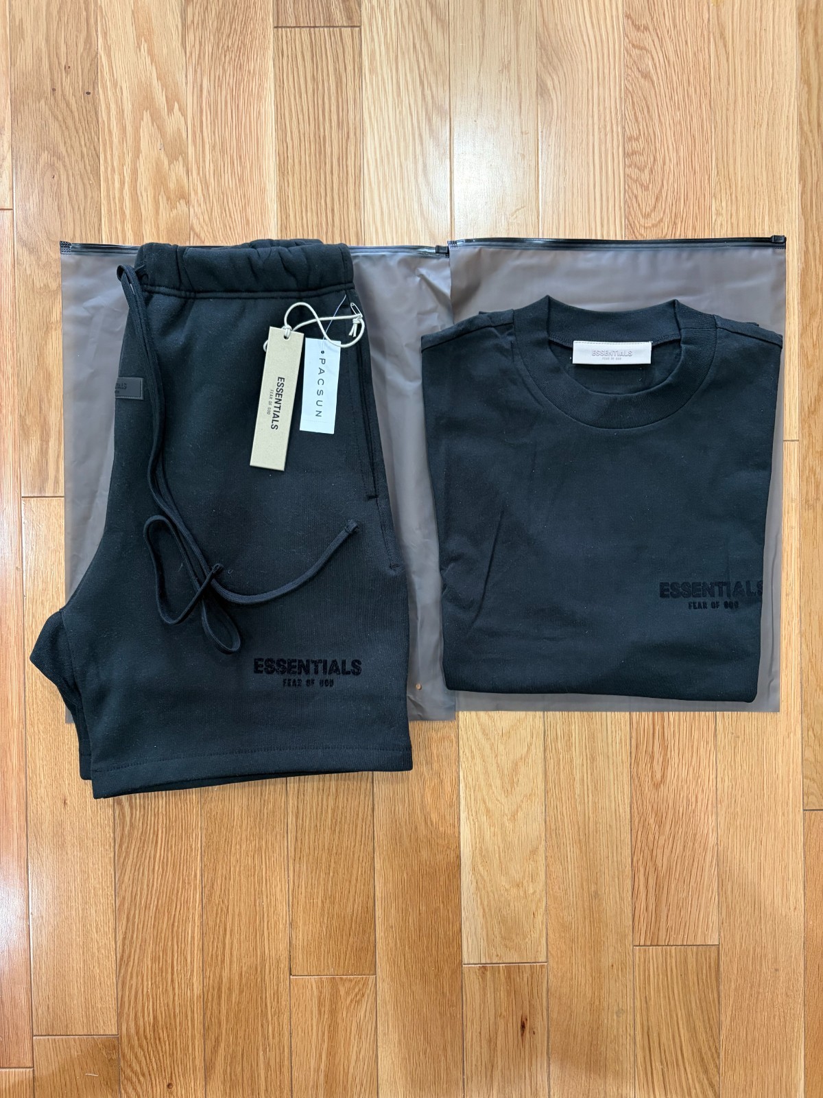 Essentials Set T-shirt and Short in BLack (size S)