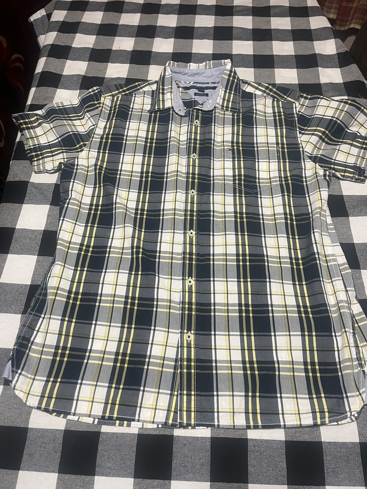 Mens Tommy Hilfiger Short Sleeve Button Shirt Custom Fit Size Large Nice Colors